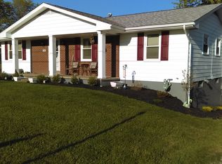 142 Patricia Dr, Beaver Falls, PA 15010