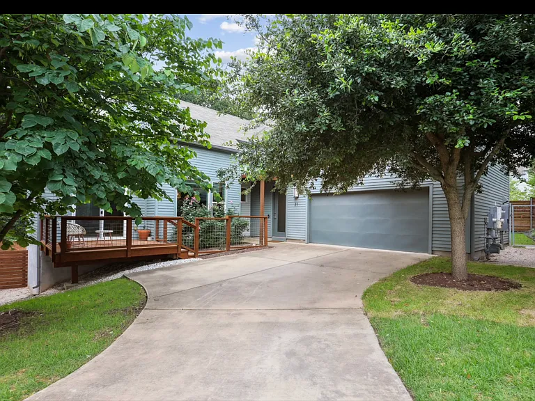 3001 Del Curto Rd — Photo 2