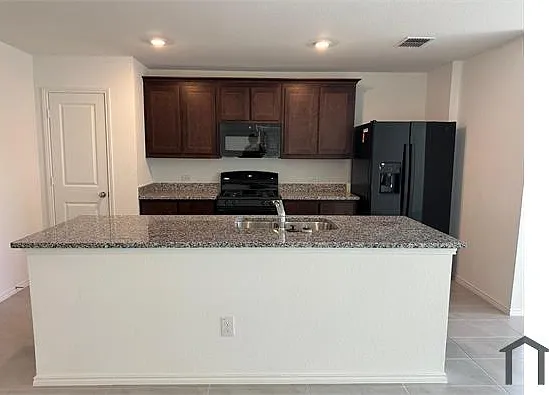 1328 Mahogany Ln — Photo 8