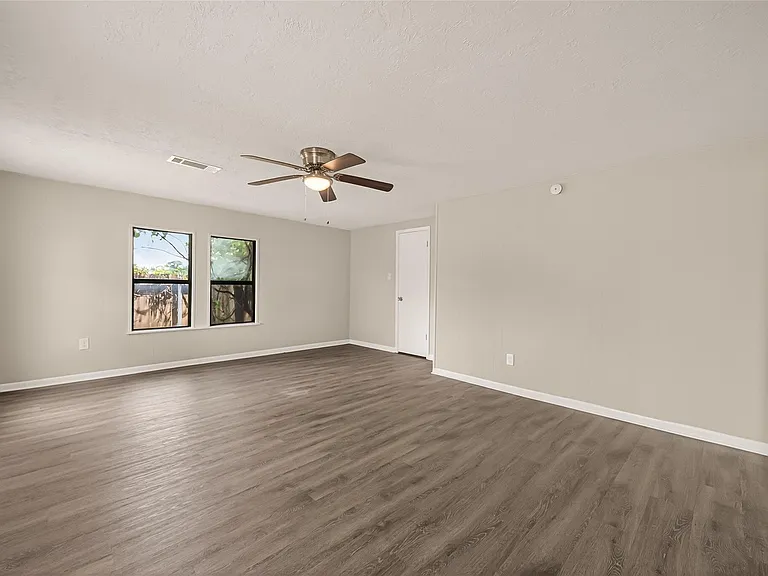 2303 N Cleveland St — Photo 5