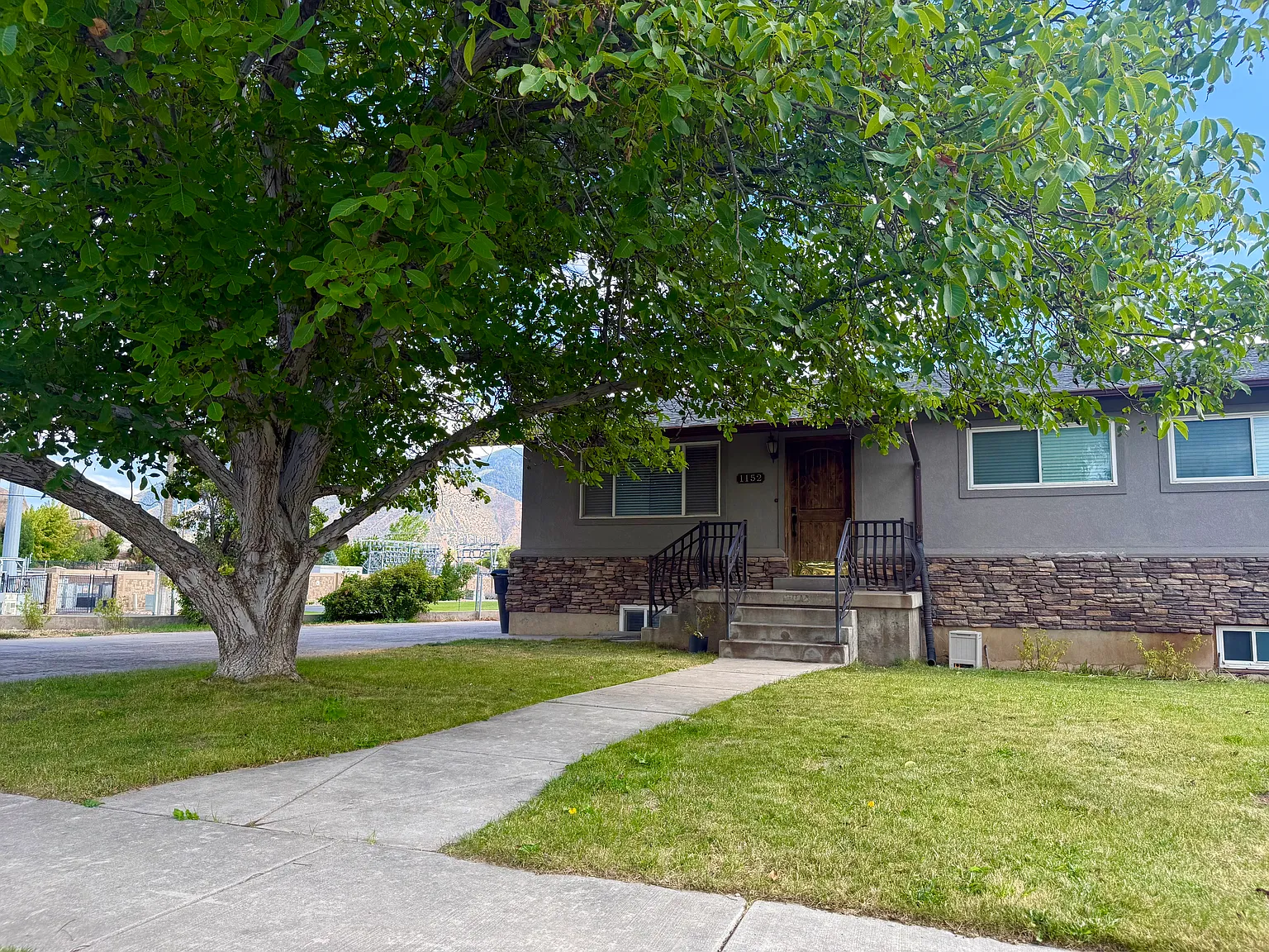 4 bed, 2080 sqft, $2,400 — Photo 2