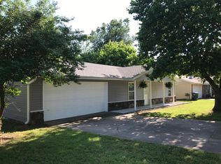 2705 W Meadowlark Dr, Fayetteville, AR 72704