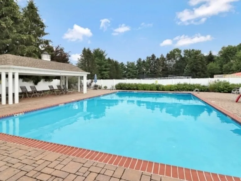 68 Kent Dr — Photo 15