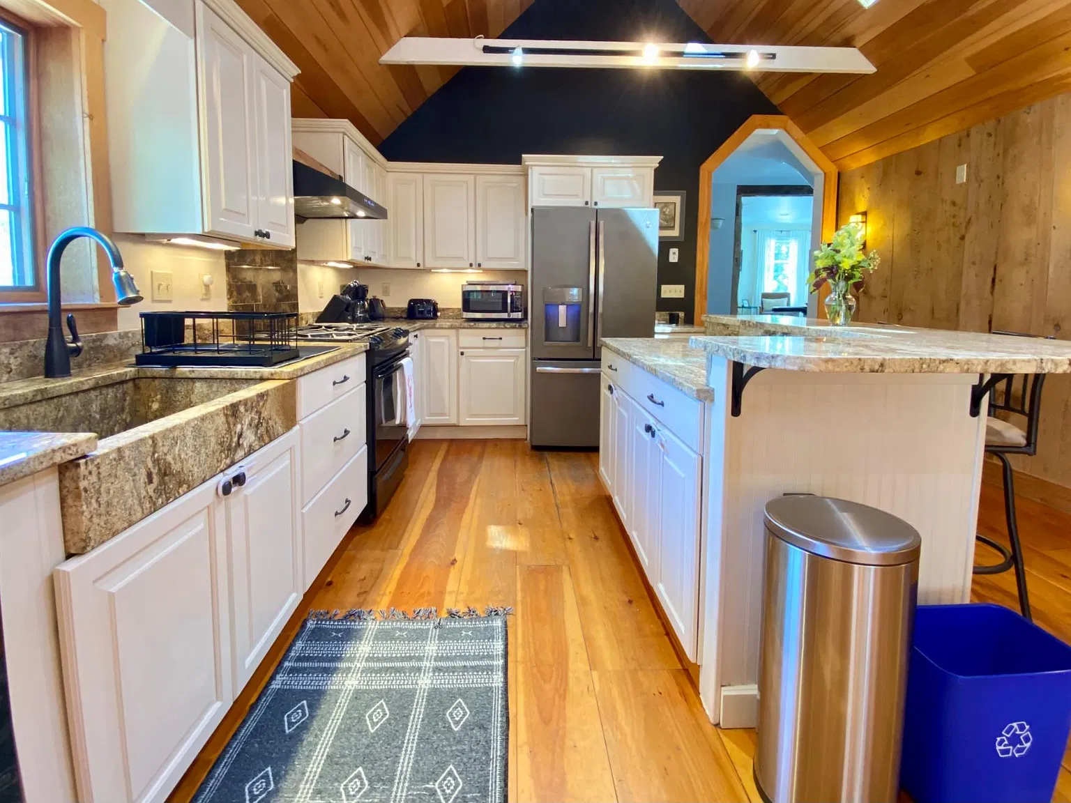 504 Middle St — Photo 4