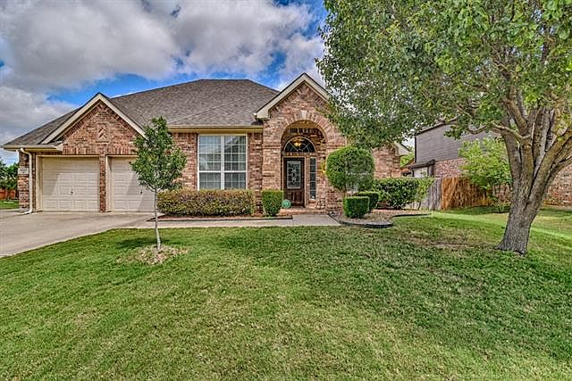 1st image of 4007 Greenwood Way