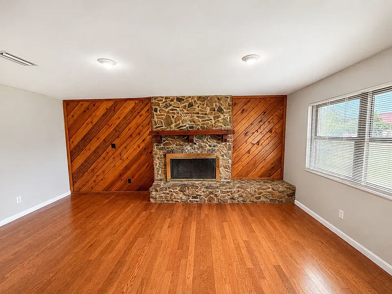 3 bed, 2.0 bath, 1278 sqft, $1,795 — Photo 2