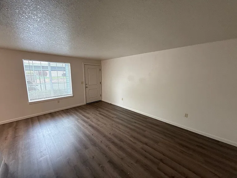 917 Bryan Ct — Photo 5