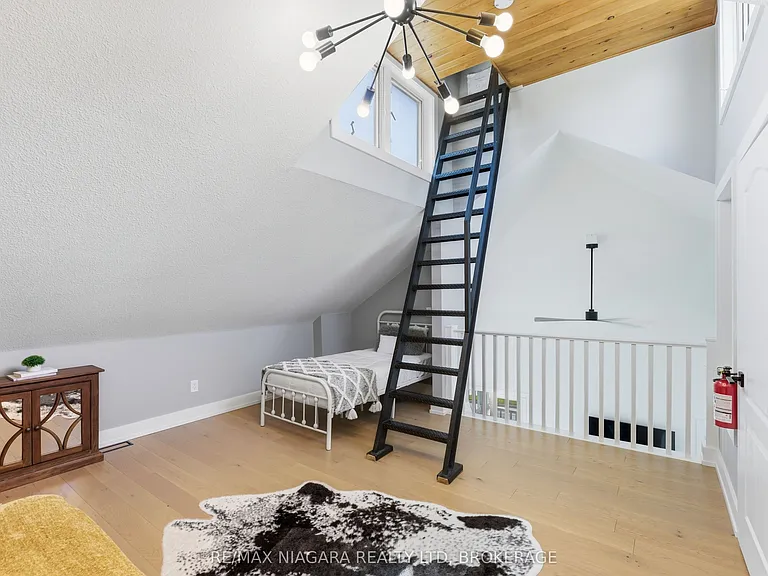 616 Lakeshore Rd — Photo 35