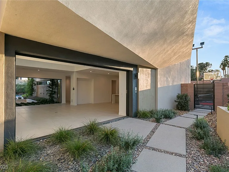 7385 Heron Canyon Ct — Photo 3