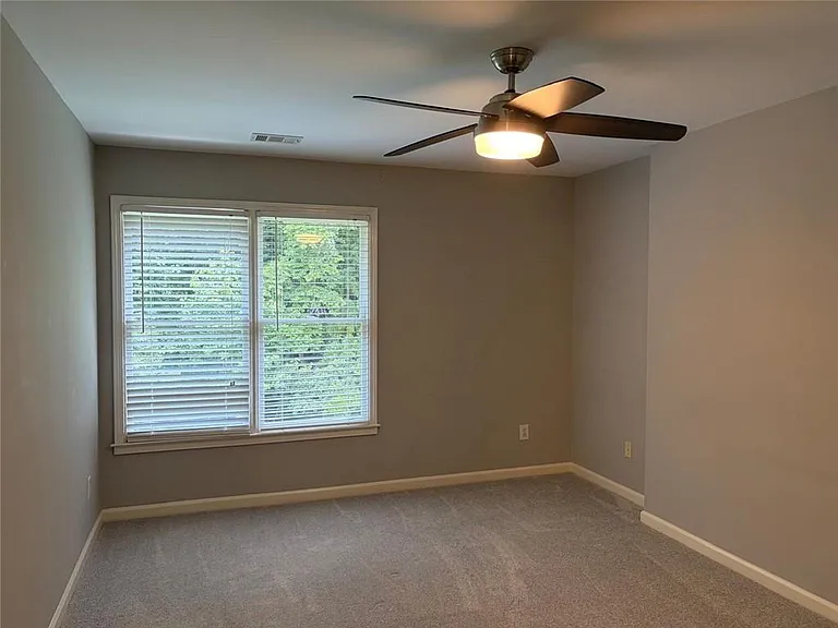 96 Highgrove Dr — Photo 21