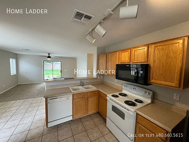 44871 W Gavilan Dr — Photo 3