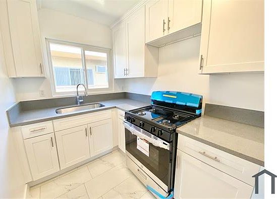 2nd image of 917 N Hudson Ave #7