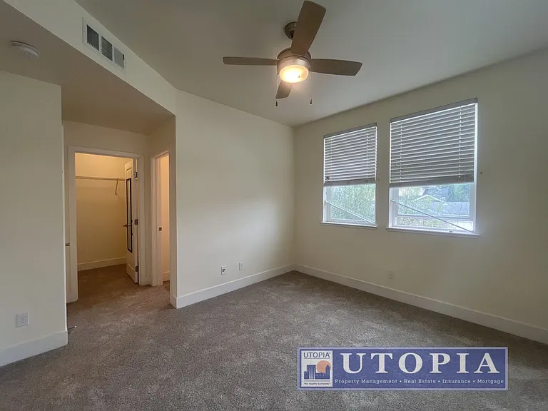 Beautiful and Spacious 3-bedroom, 3.5-bathroom Townhouse Located in the heart of Seabright. — Photo 17
