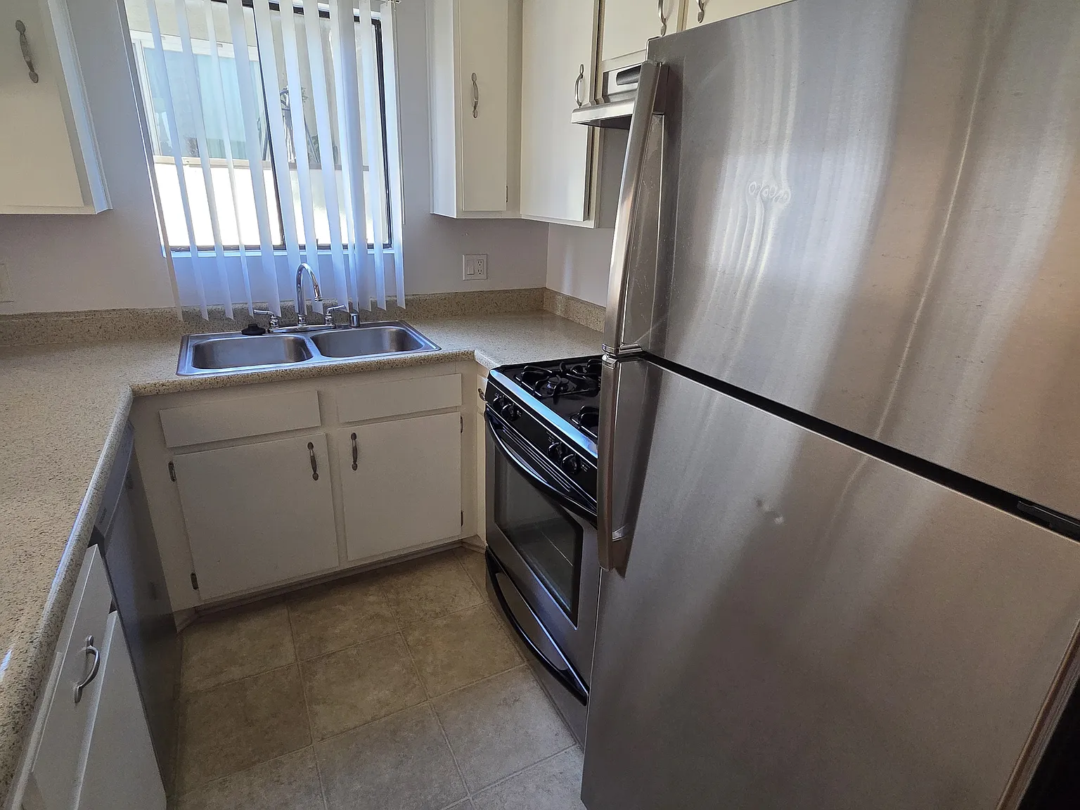 1 bed, 650 sqft, $1,965 — Photo 3