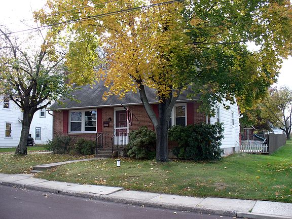 2nd image of 420 Acorn Ave