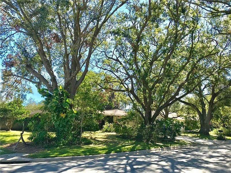 1st image of 305 Valencia Ct
