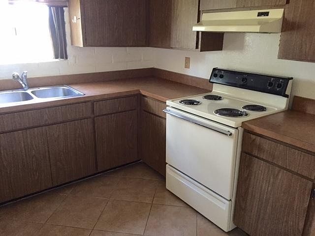 2nd image of 15 Roadrunner Ct APT C
