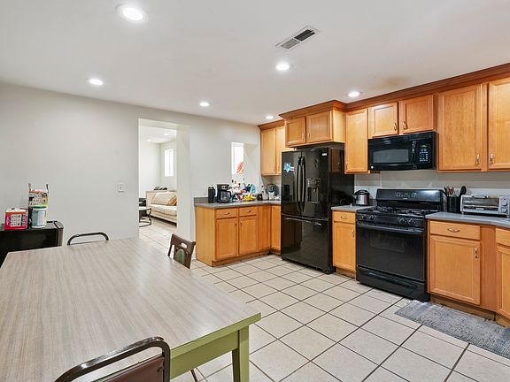 5th image of 2135 Carey Way
