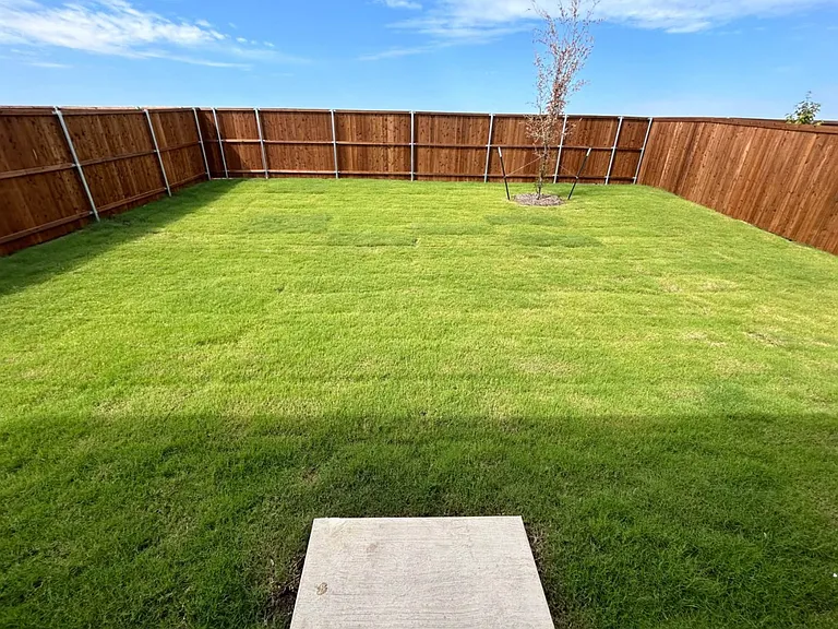 7711 Fenton Pkwy — Photo 11