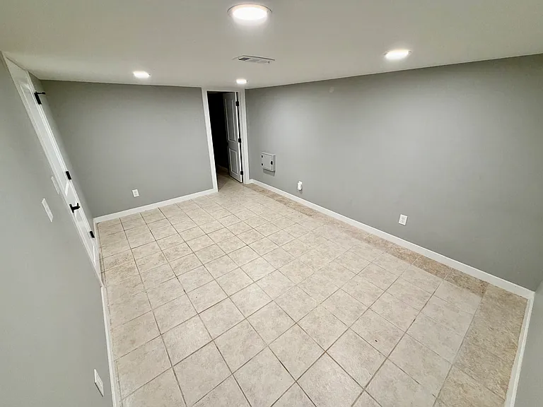 2738 Allegheny Ave — Photo 24