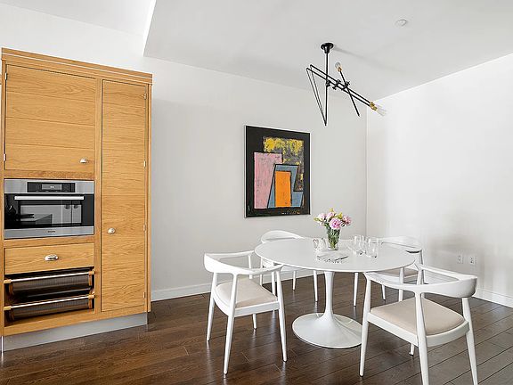 4th image of 425 W 50th St APT 14D
