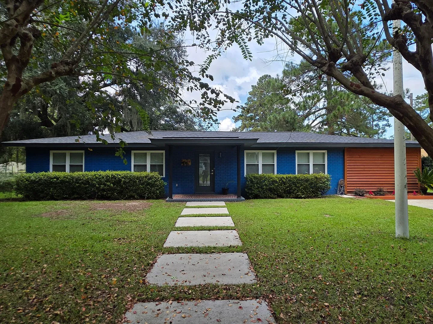 Established Neighborhood in the City Limits of Rincon! — Photo 1