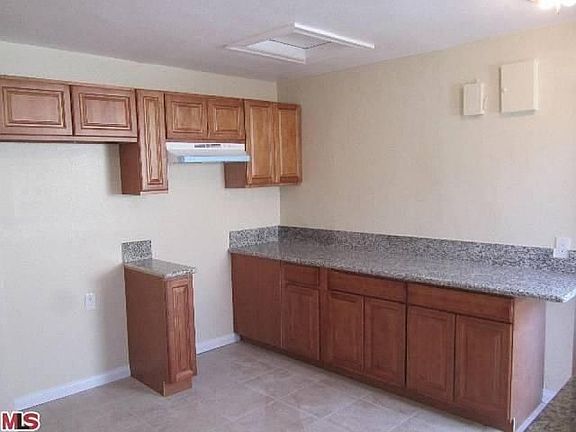 2nd image of 1285 W 39th Pl