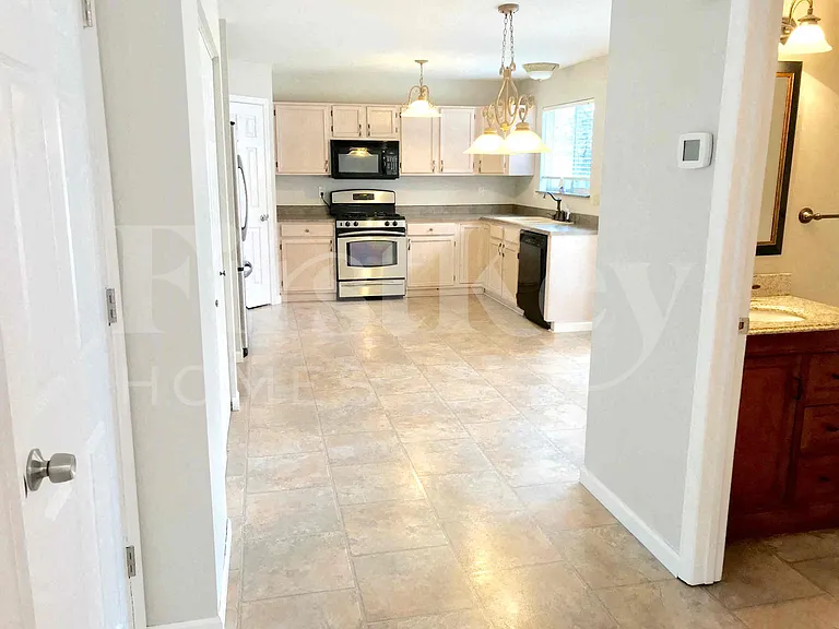 9 Kingsmont Ct — Photo 5