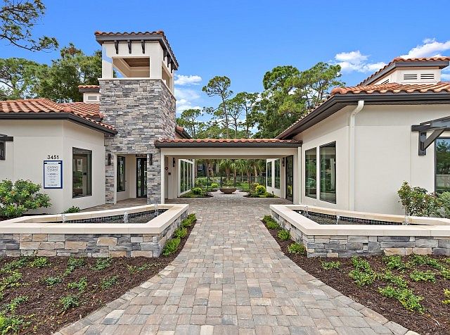 Tuscan Style Apartment Complex in Sarasota