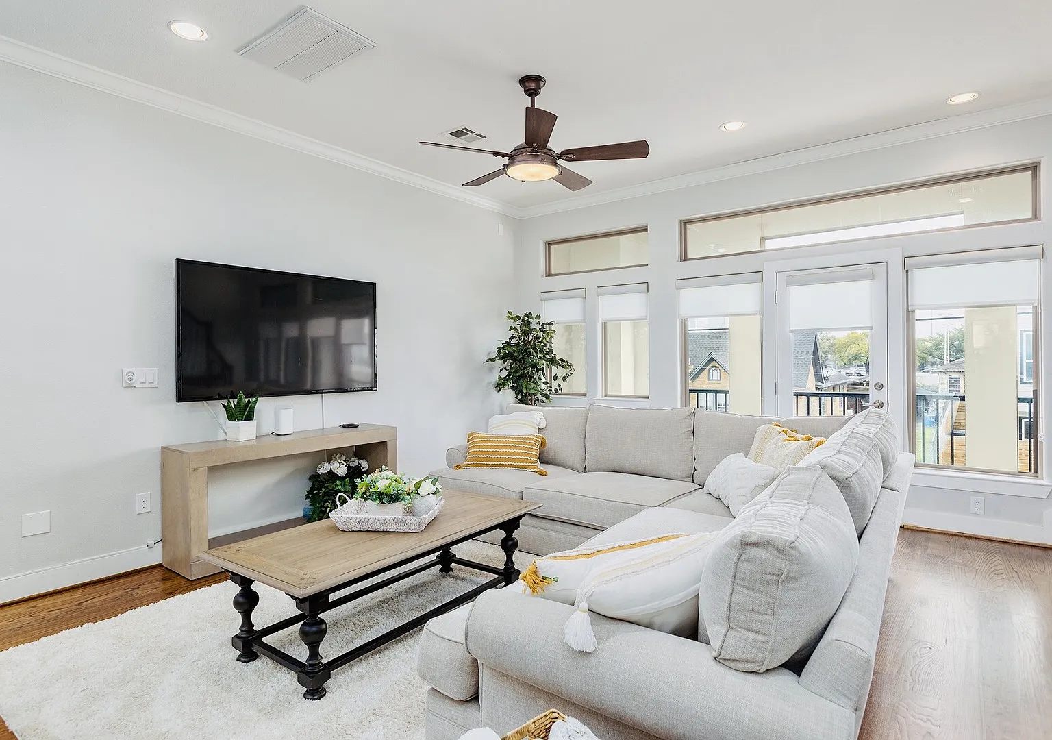 Luxe Houston Home — Photo 1