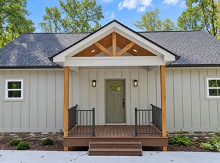 420 Lake Place Dr, Lavonia, GA 30553
