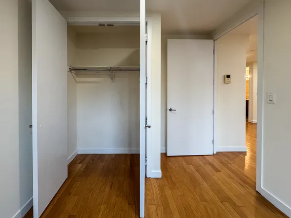 924 Metropolitan Avenue image 24 of 36