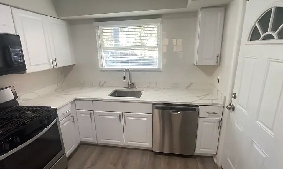 1st image of 1325 W Sherwin Ave APT 1A