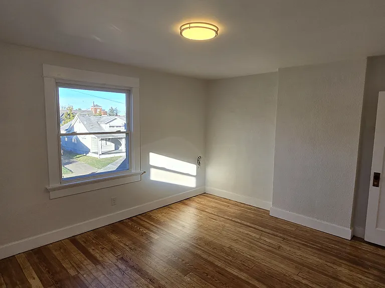 44 Waverly Ave — Photo 20