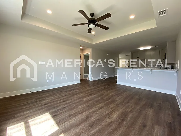 6228 Burbank Crossing Loop — Photo 4