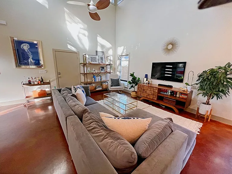 907 Cardinal Ln — Photo 11