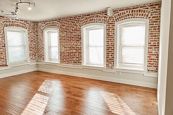 Brownstone Lofts — Photo 10