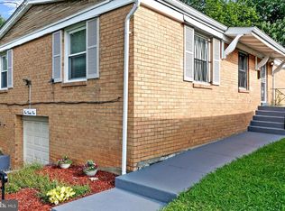 922 Hilltop Ter SE, Washington, DC