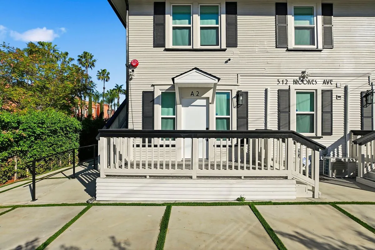 1 bed, 1.0 bath, 564 sqft, $3,250 — Photo 1