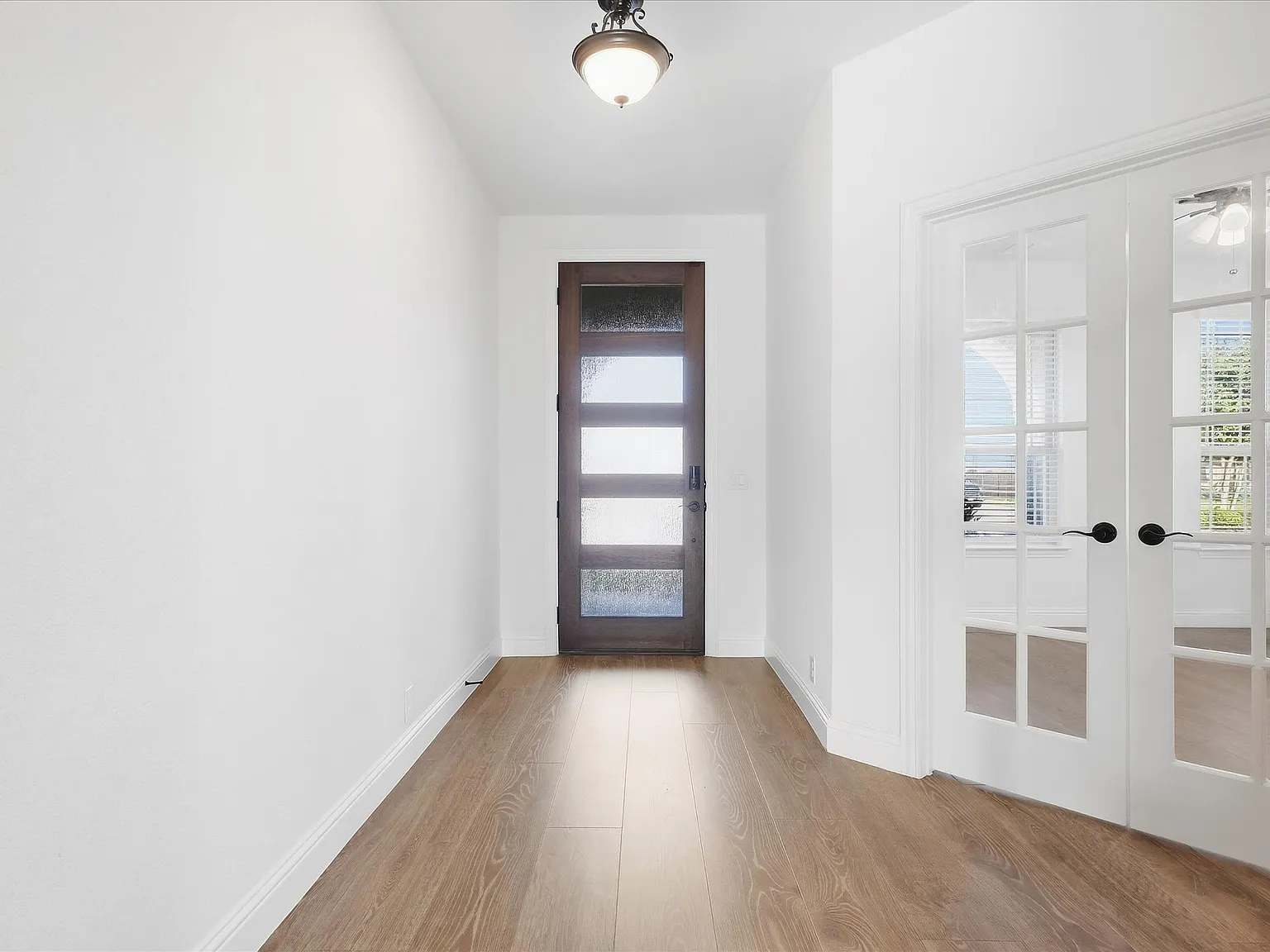 5 bed, 3.5 bath, 3274 sqft, $3,200 — Photo 4