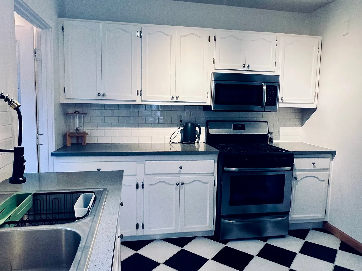 1 bed, 900 sqft, $2,200 — Photo 2
