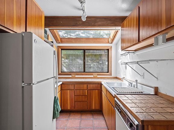5th image of 46 Molino Avenue