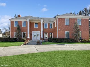 17 Hamilton Ln, Oak Brook, IL 60523