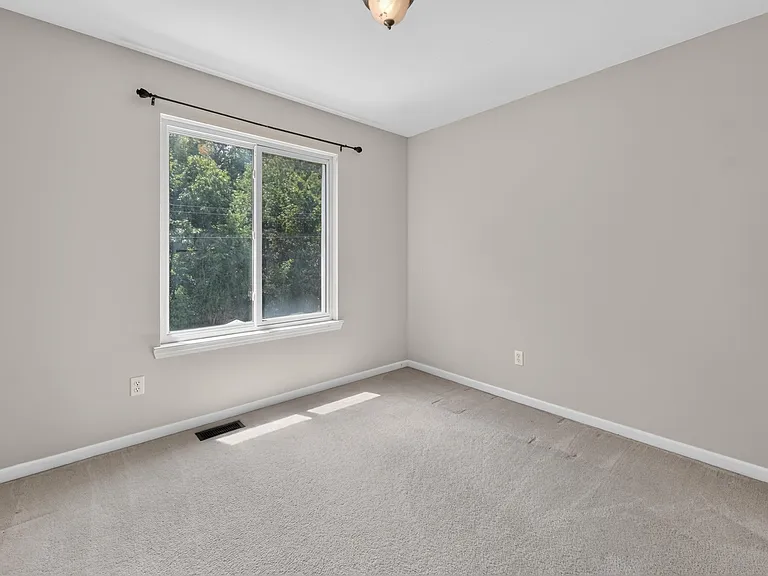 392 Sedgewood Ln — Photo 30
