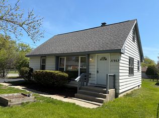 37863 N Harper Rd, Beach Park, IL 60087