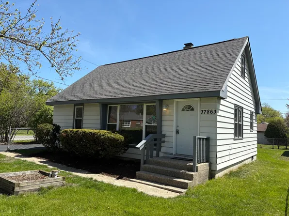 37863 N Harper Rd, Beach Park, IL 60087