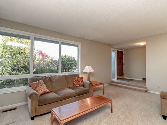 3rd image of 26407 Cambridge Dr
