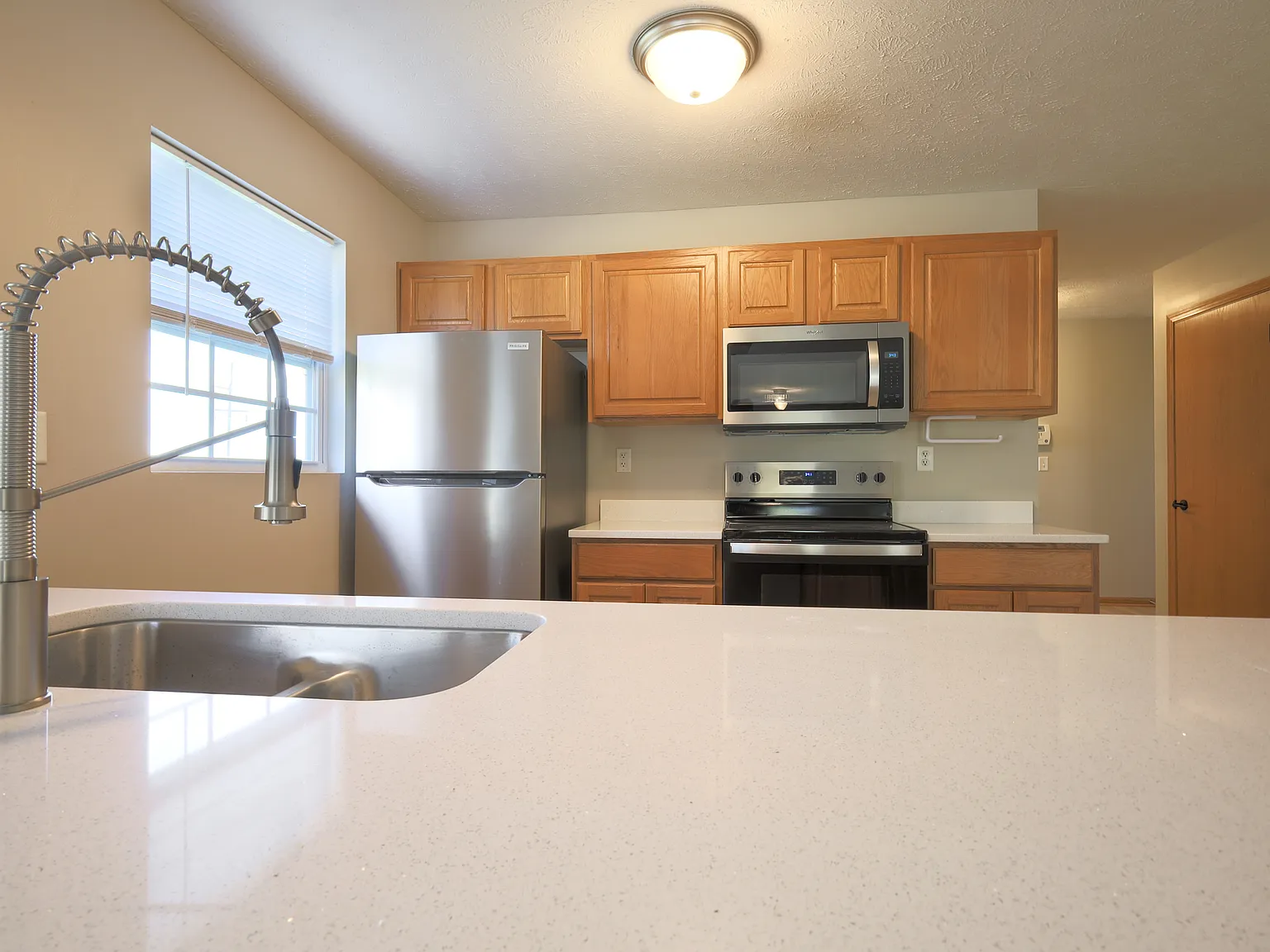 2 bed, 1330 sqft, $1,900 — Photo 2