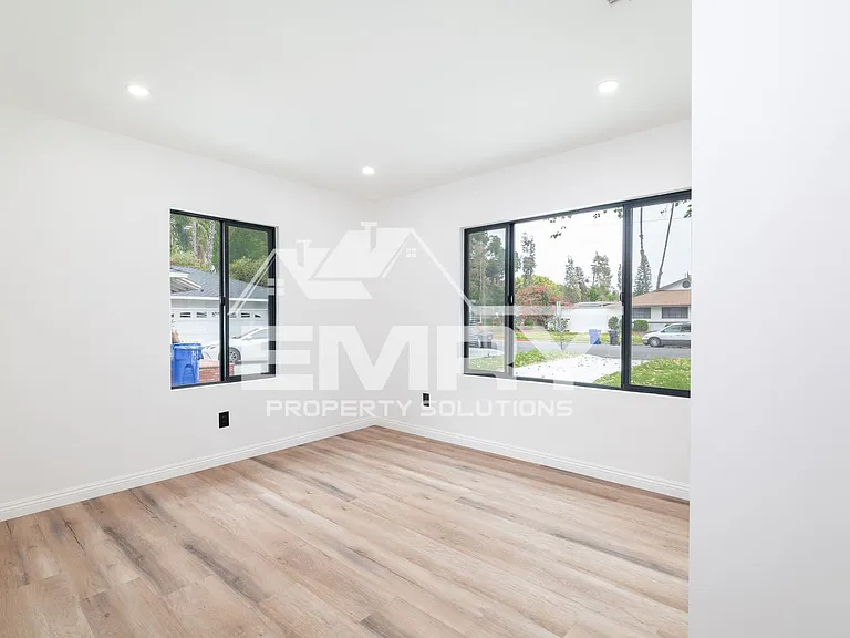 9135 Arrington Ave — Photo 11