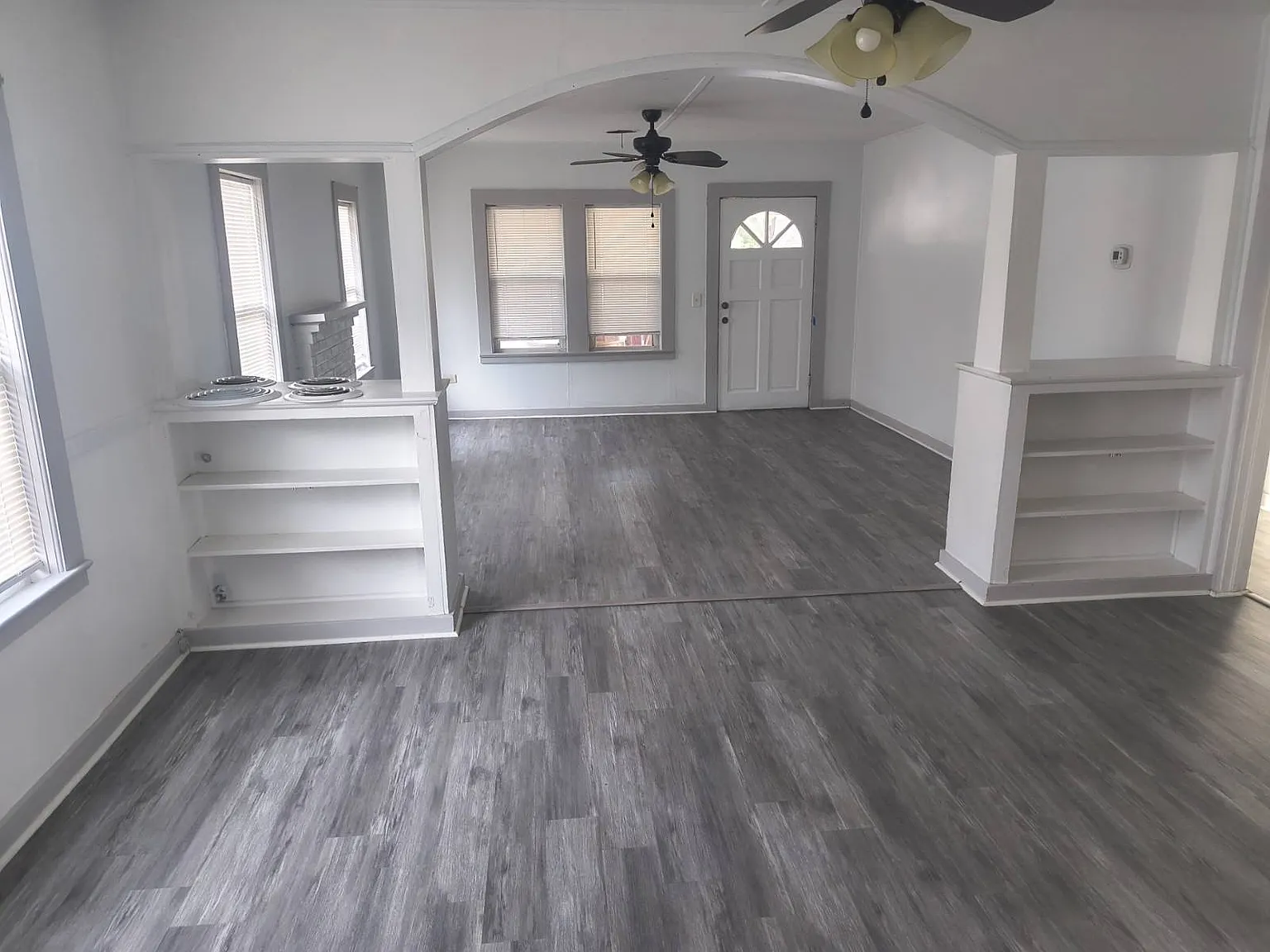 3 bed, 1.0 bath, 2200 sqft, $1,800 — Photo 1